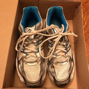 Adidas running shoes Uraha W size 7.5 with box